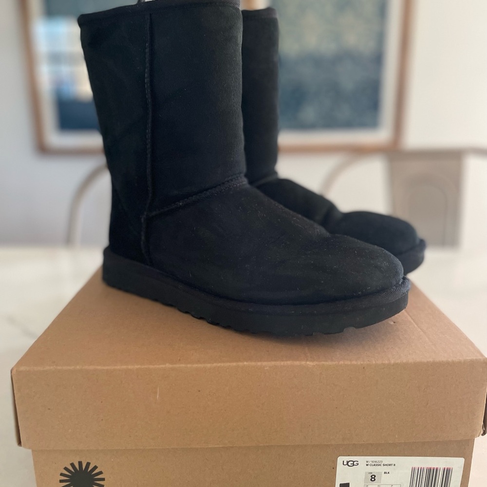 UGG CLASSIC SHORT II BLACK SIZE 8